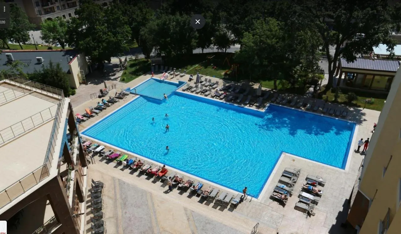 Golden Sands Luxury Two-Bedroom Apartment