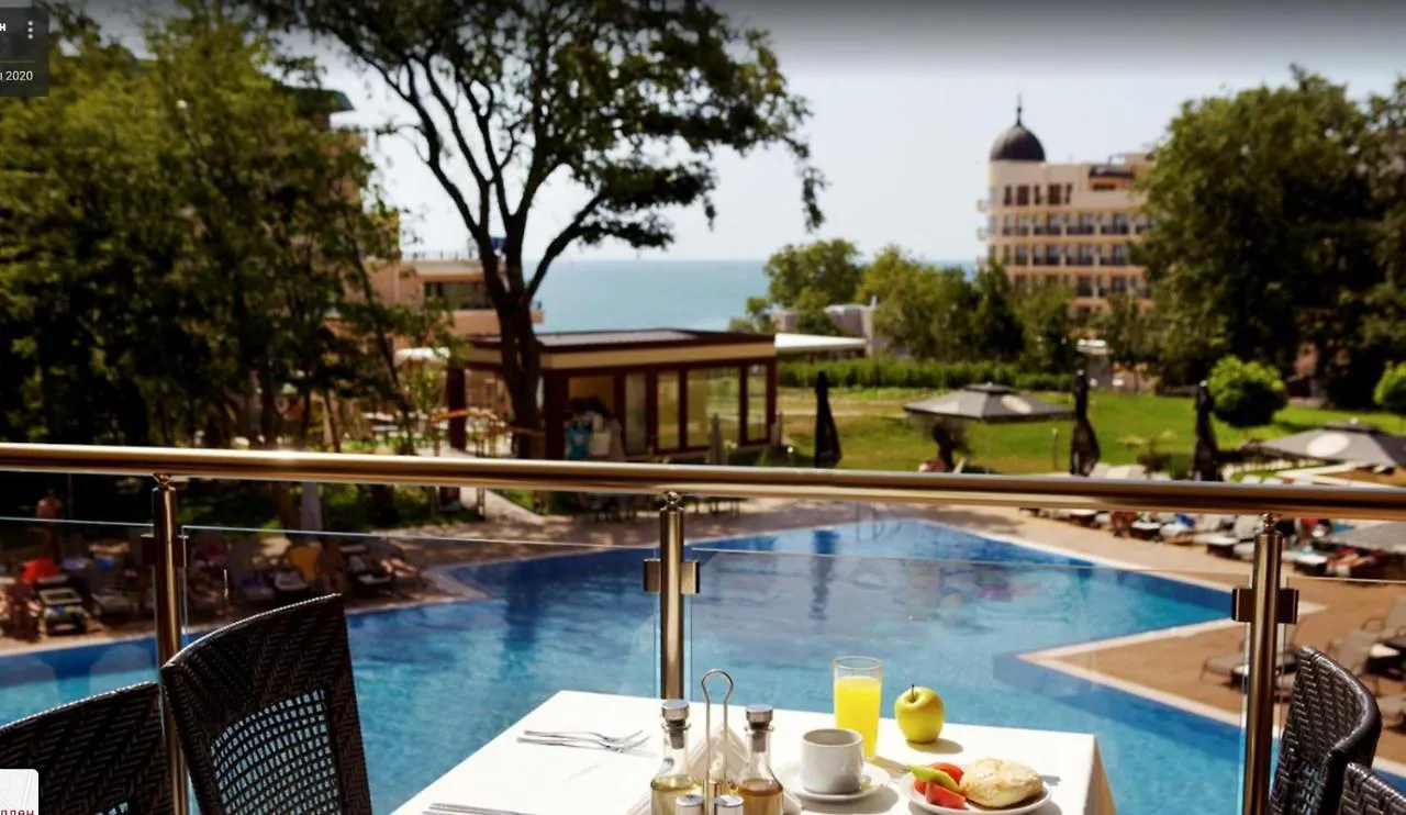 Golden Sands Luxury Two-Bedroom Apartment